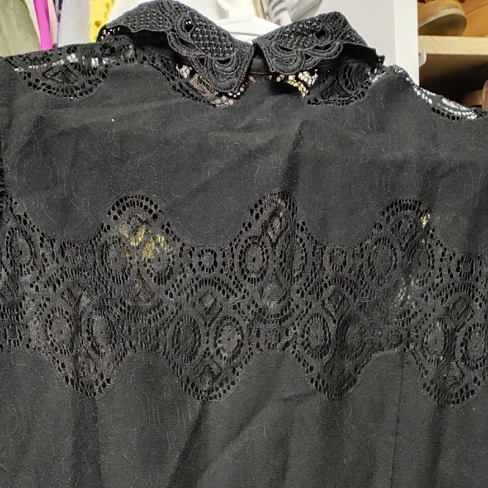 Elegant Black Lace Blouse with Puff Sleeves - Picture 6 of 7